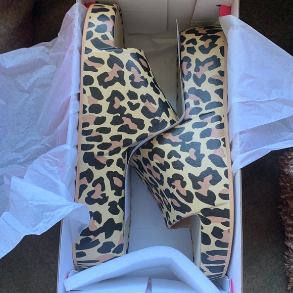 Corey’s Leopard Slides - Picture 2 of 6